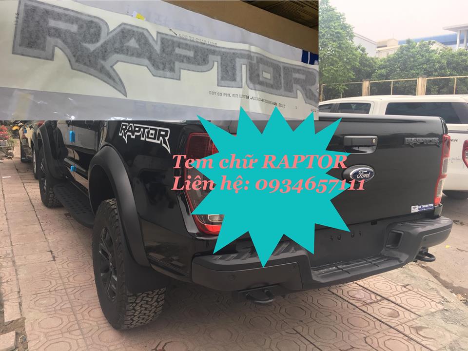 Chữ Raptor trên hông xe Ranger3